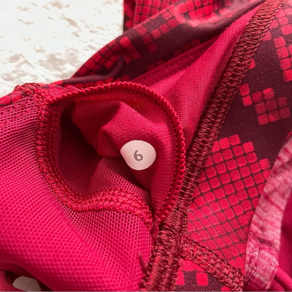 Lululemon tank top size 6 - Picture 7 of 7
